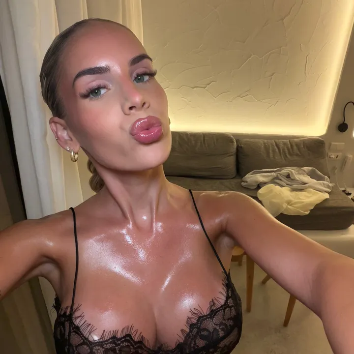 @helenazoeee