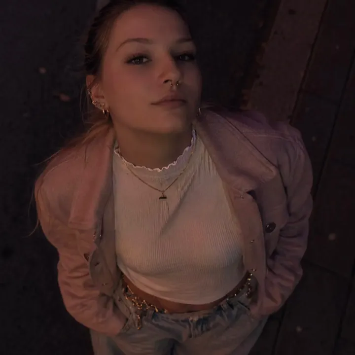 @sarah_michelle_23