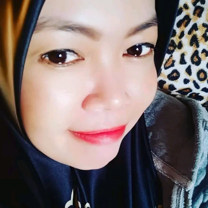 @tehshollysetya