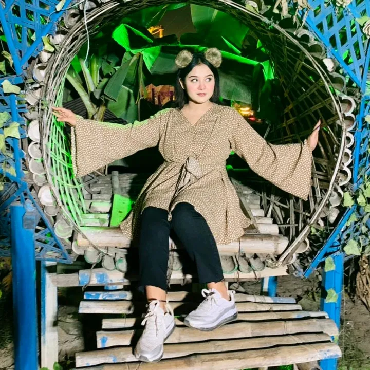 mahjevin_moon_official