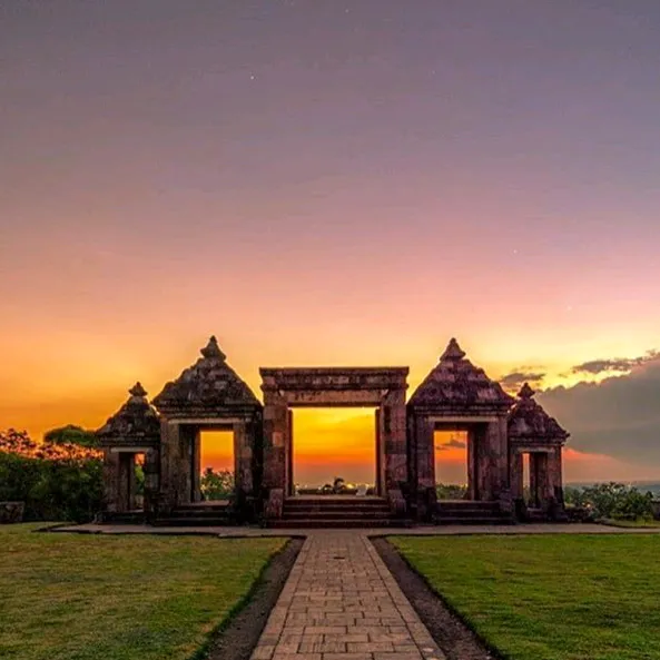 nadhiratourtravel.jogja