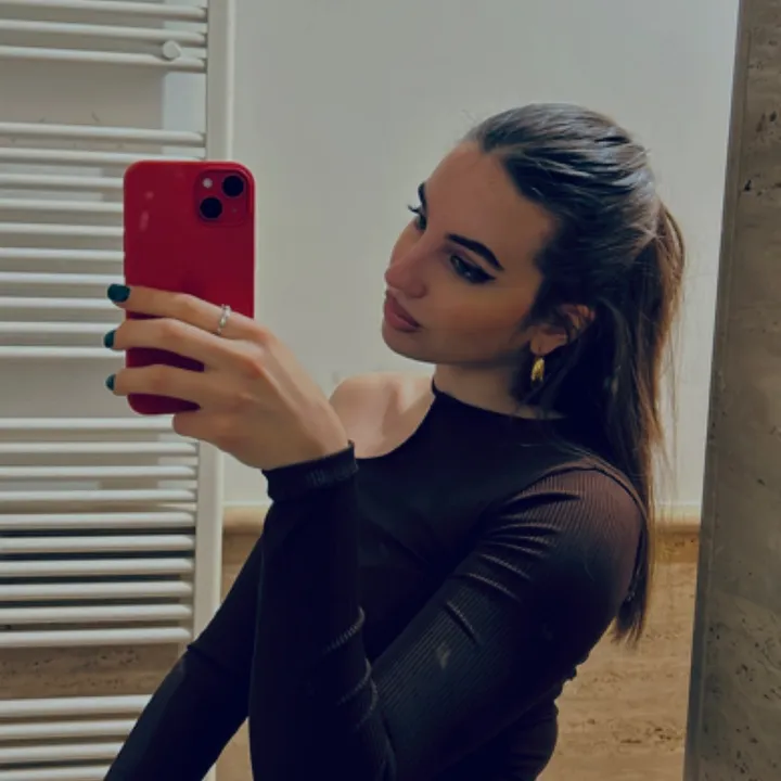 @gretadebe_